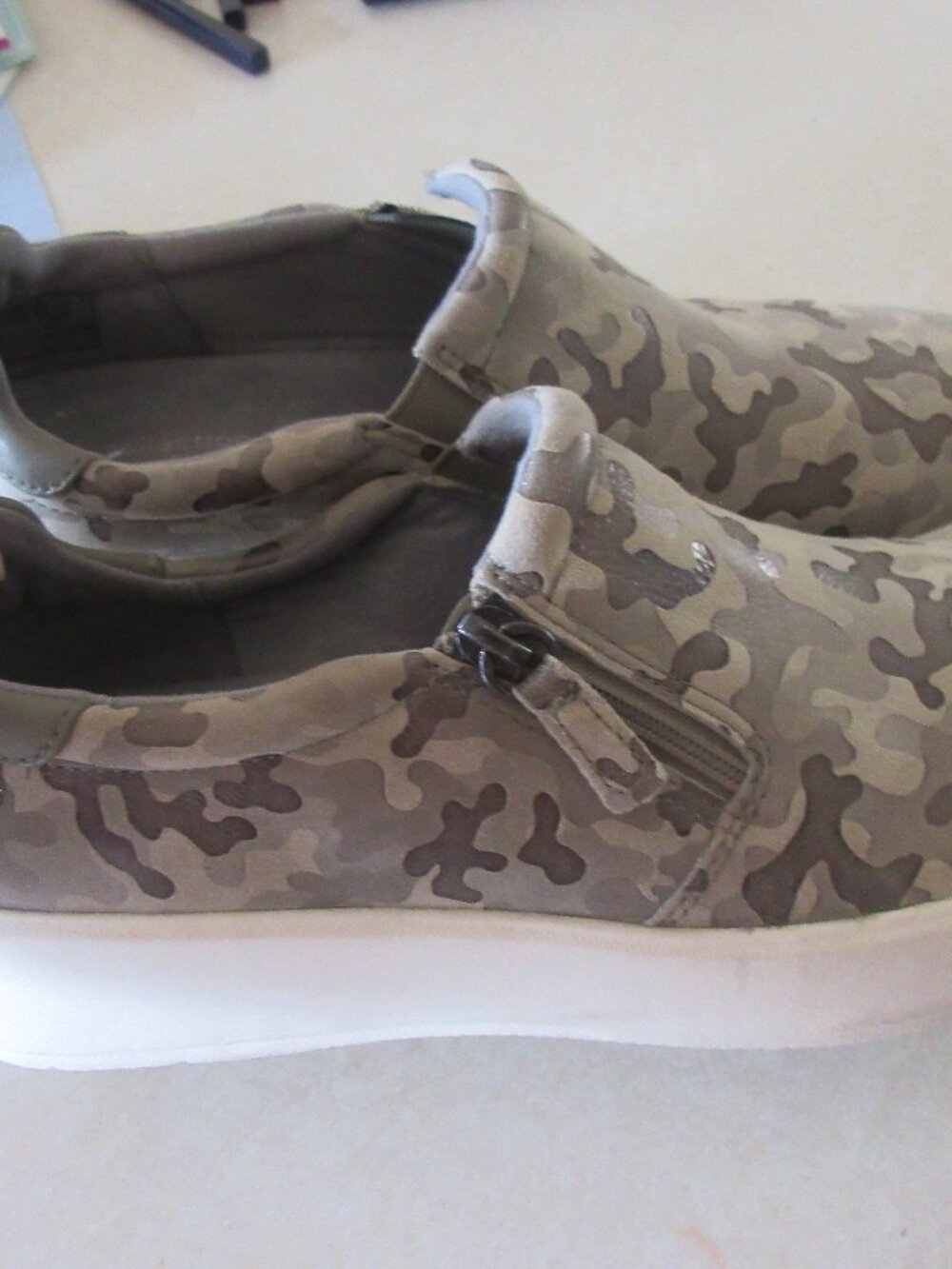 clarks  collection cushion  Camo Platform Slip On Sneakers shoes womens 9 m